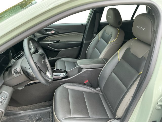 Used 2025 Chevrolet Trax ACTIV w/ Driver Confidence Package FWD image 10