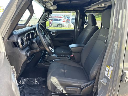 Used 2020 Jeep Wrangler Unlimited Sahara AWD/4WD image 16