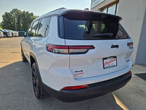 Used 2025 Jeep Grand Cherokee L Limited w/ Luxury Tech Group II AWD/4WD image 8