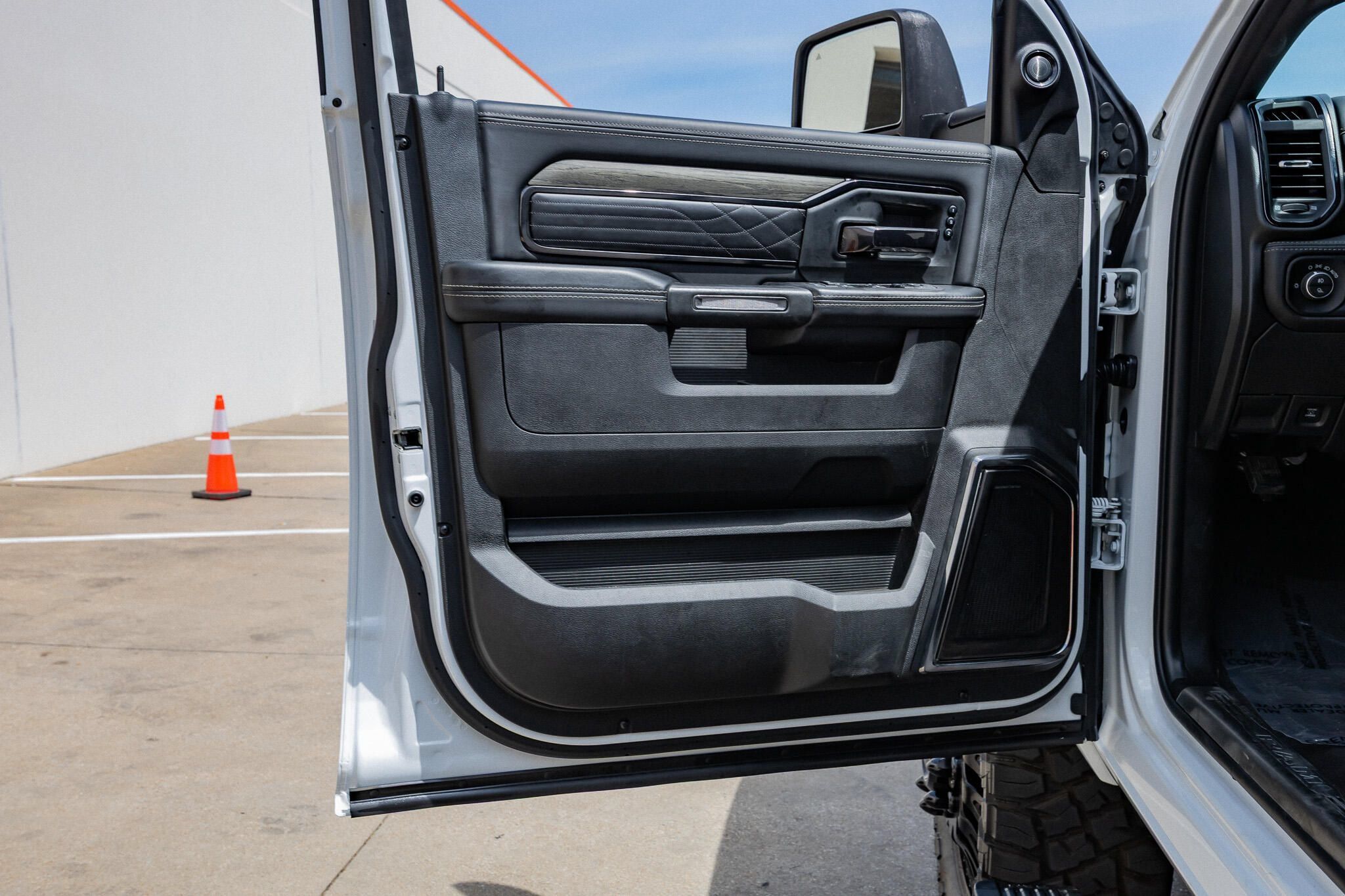 Used 2025 RAM 3500 Limited AWD/4WD image 45
