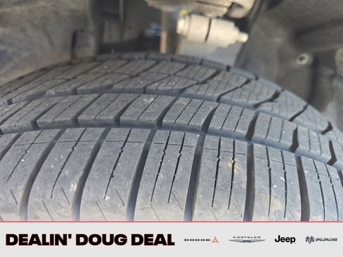 Used 2023 Jeep Grand Cherokee Altitude image 27