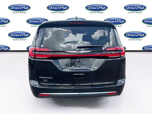 Used 2023 Chrysler Pacifica Touring-L FWD image 6