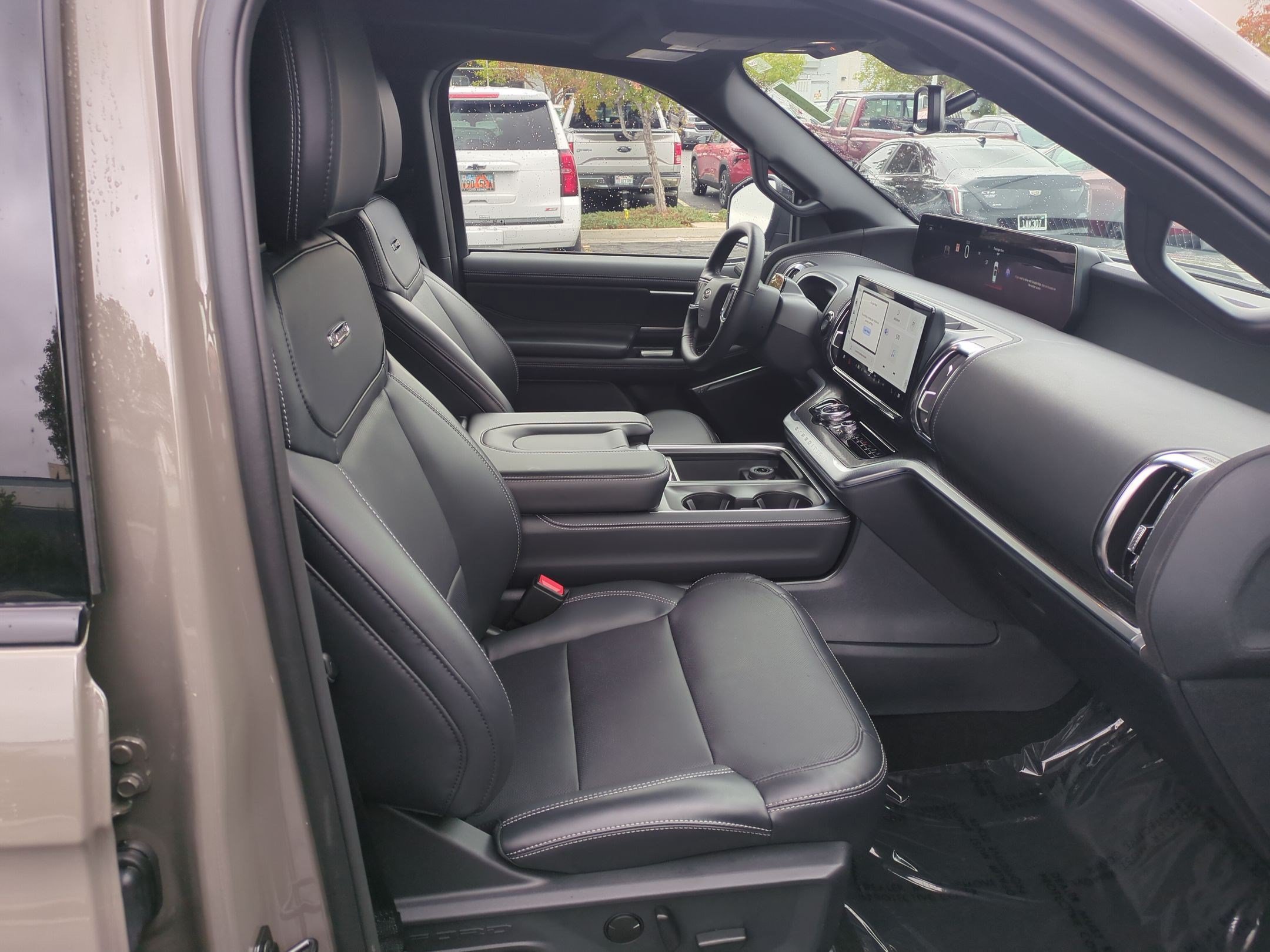 Used 2026 Ford Expedition Platinum w/ Stealth Performance Package AWD/4WD image 31