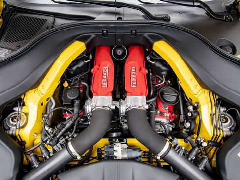 Used 2019 Ferrari Portofino RWD image 43