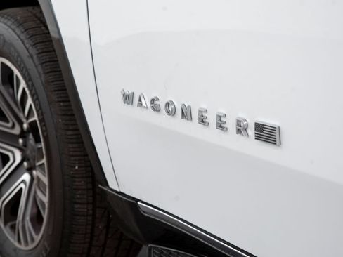 Used 2024 Jeep Wagoneer Series II w/ Flexible Seating Group RWD image 6