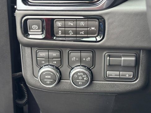 New 2026 GMC Yukon XL AT4 Ultimate w/ LPO, Illumination Package image 16