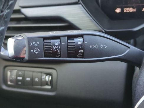 Used 2025 GMC Acadia Elevation image 27