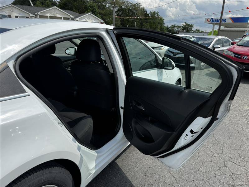 Used 2015 Chevrolet Cruze LT FWD image 10