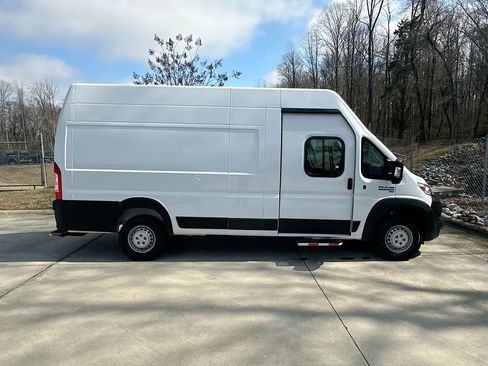Used 2024 RAM ProMaster 3500 w/ Delivery Van Package image 8