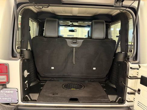 Used 2018 Jeep Wrangler Sport AWD/4WD image 10