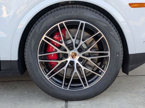 New 2026 Porsche Cayenne S image 28