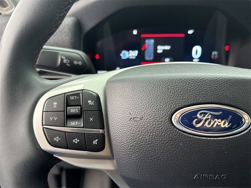 Used 2025 Ford Explorer Active image 24