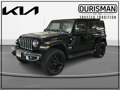 Used 2022 Jeep Wrangler Unlimited Sahara w/ Cold Weather Group AWD/4WD image 2