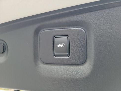 Used 2016 Nissan Pathfinder SL w/ SL Tech Package FWD image 9