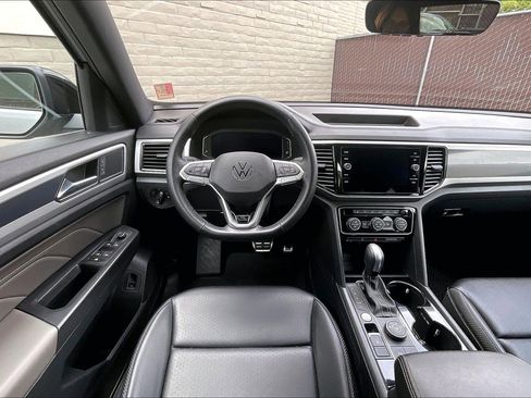 Certified 2023 Volkswagen Atlas Cross Sport SEL R-Line AWD/4WD image 4