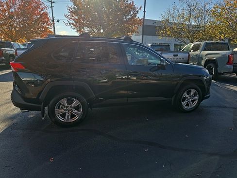 Used 2022 Toyota RAV4 XLE image 8