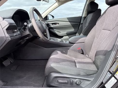 Used 2025 Honda Accord SE image 18