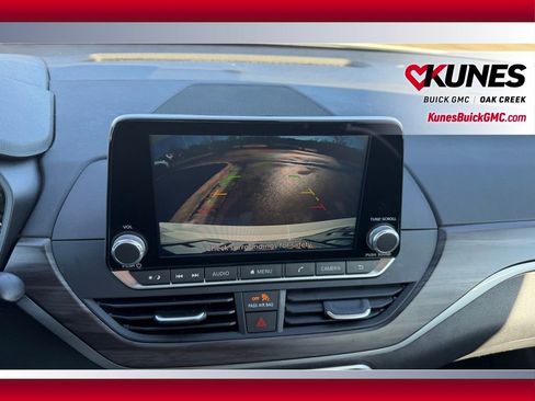 Used 2025 Nissan Altima 2.5 SV image 24