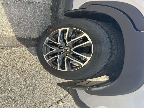 Used 2026 Toyota Corolla Cross XLE w/ Convenience Package image 15