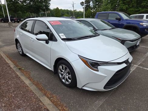 Used 2025 Toyota Corolla LE image 1