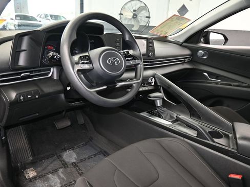 Used 2023 Hyundai Elantra SEL image 12