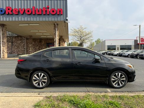 Used 2020 Nissan Versa SR FWD image 8