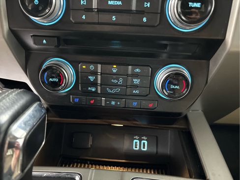 Used 2016 Ford F150 Lariat w/ Equipment Group 502A Luxury image 13