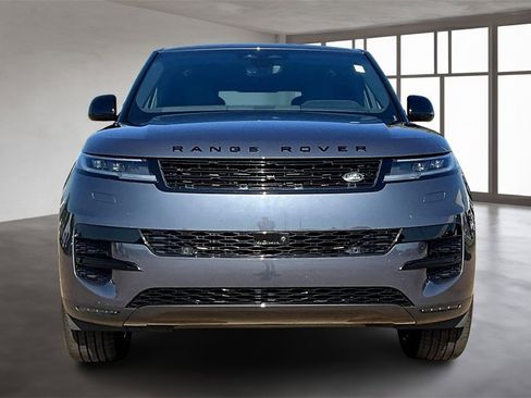 Used 2025 Land Rover Range Rover Sport SE image 3