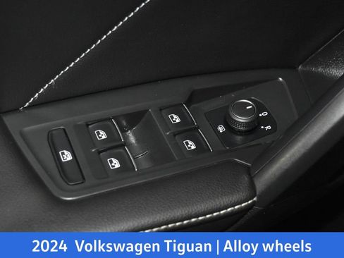 Used 2024 Volkswagen Tiguan SE image 24