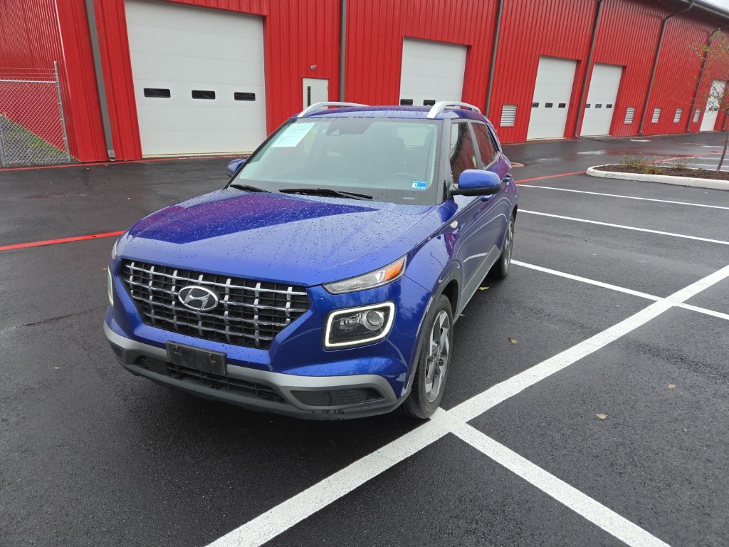 Certified 2022 Hyundai Venue Limited w/ Cargo Package FWD image 6
