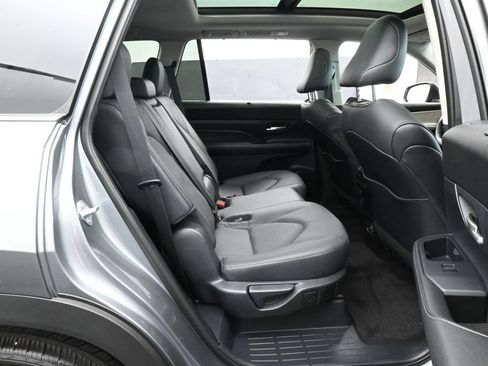 Used 2025 Toyota Grand Highlander AWD image 41