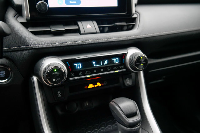 Used 2025 Toyota RAV4 XLE AWD/4WD image 20