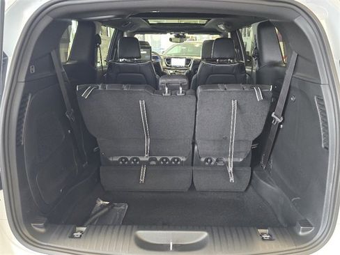 New 2026 Chrysler Pacifica Limited w/ Uconnect Theater Family Group image 9