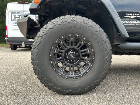 Used 2015 Jeep Wrangler Unlimited Sahara AWD/4WD image 6