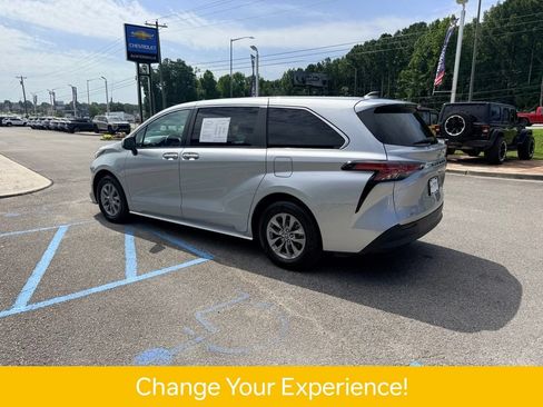 Used 2022 Toyota Sienna LE FWD image 22