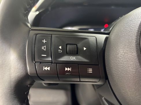 Used 2023 Nissan Pathfinder SL w/ Black Appearance Package image 27