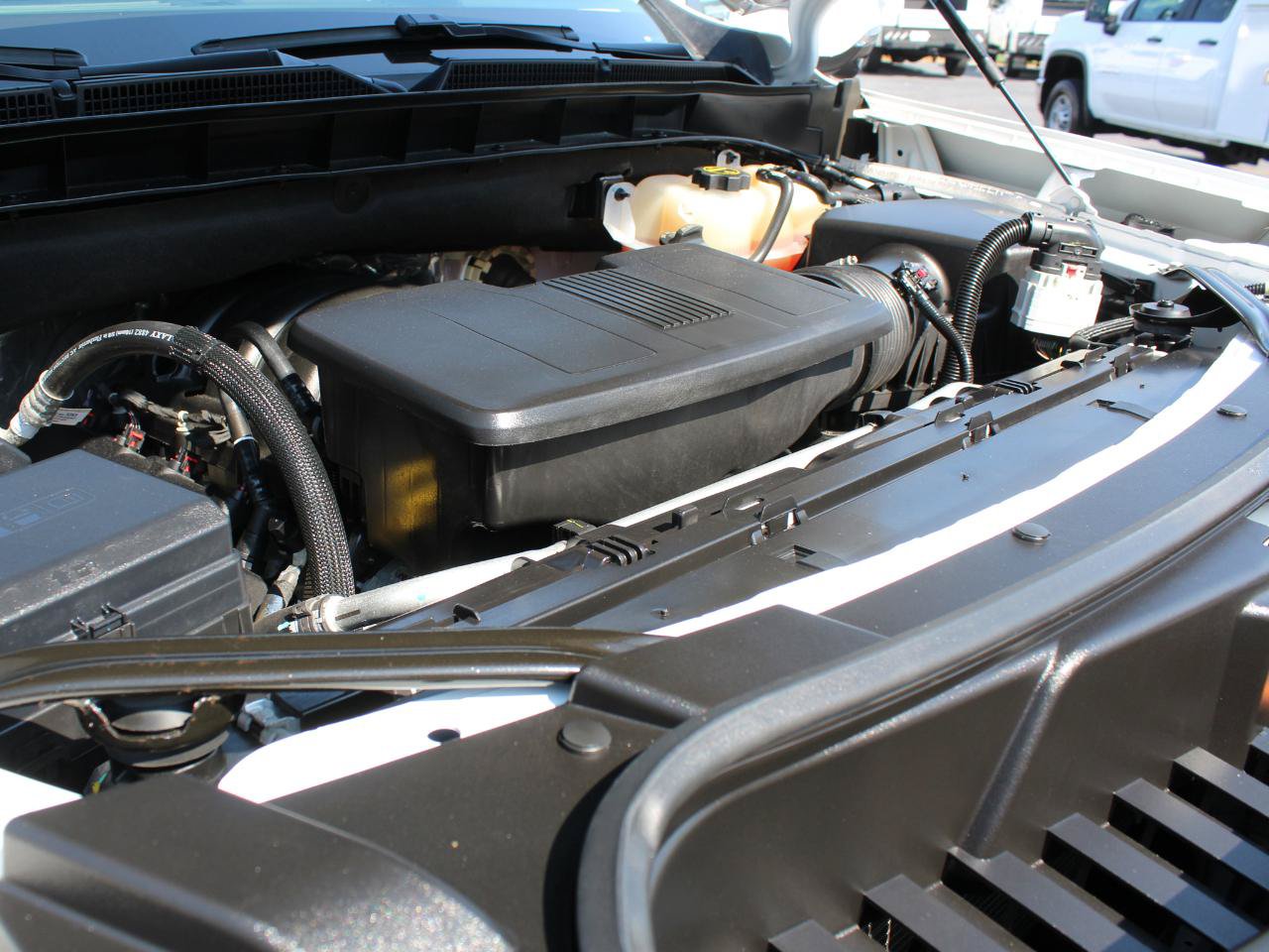 Used 2025 GMC Yukon Denali AWD/4WD image 16