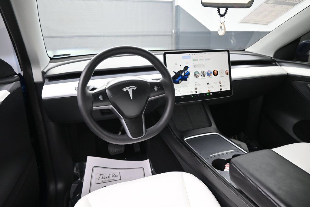 Used 2024 Tesla Model Y 2WD image 25