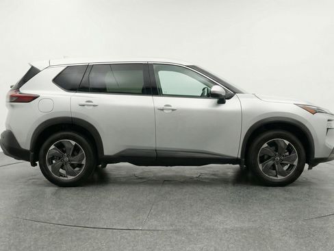 Used 2025 Nissan Rogue SV image 11