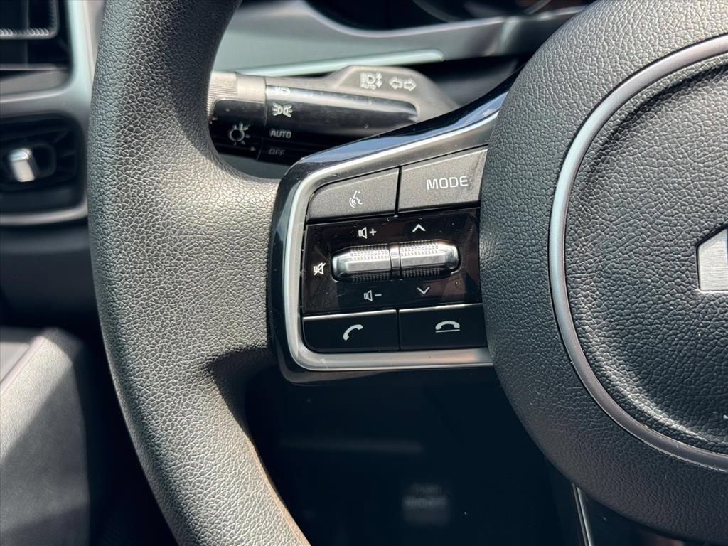 Certified 2023 Kia Sorento LX FWD image 17