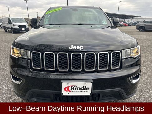 Used 2021 Jeep Grand Cherokee Laredo image 3