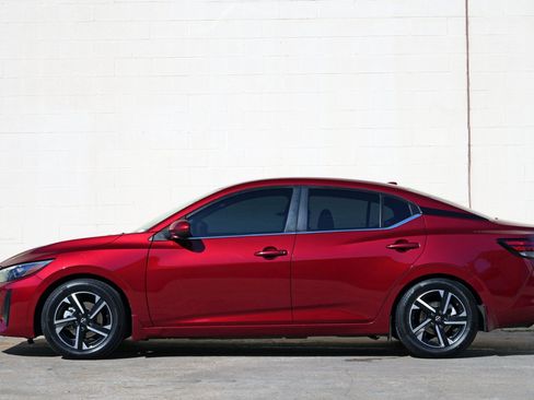 Used 2024 Nissan Sentra SV FWD image 8