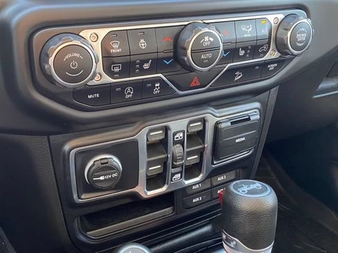 Used 2019 Jeep Wrangler Unlimited Sport S AWD/4WD image 17