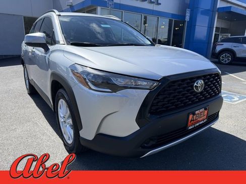 Used 2022 Toyota Corolla Cross LE image 1