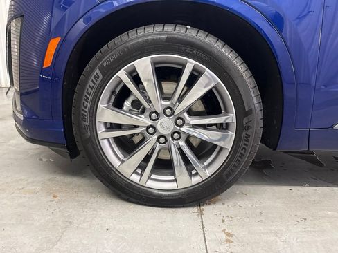 Certified 2025 Cadillac XT6 Premium Luxury FWD image 25