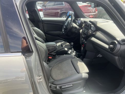Used 2016 MINI Cooper 4-Door Hardtop FWD image 11