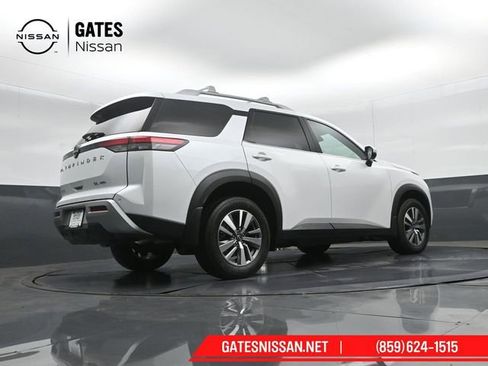 Used 2025 Nissan Pathfinder SL AWD/4WD image 38