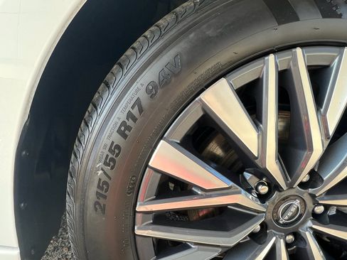 Used 2025 Nissan Altima 2.5 SV image 12