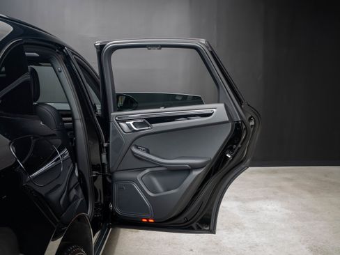 Certified 2026 Porsche Macan AWD/4WD image 42