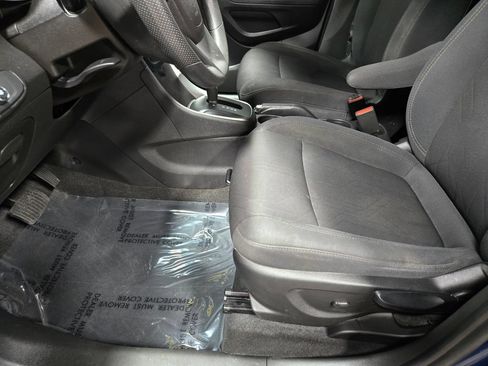 Used 2020 Chevrolet Trax LT FWD image 10